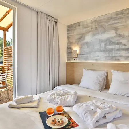 Les Peupliers 라플로트