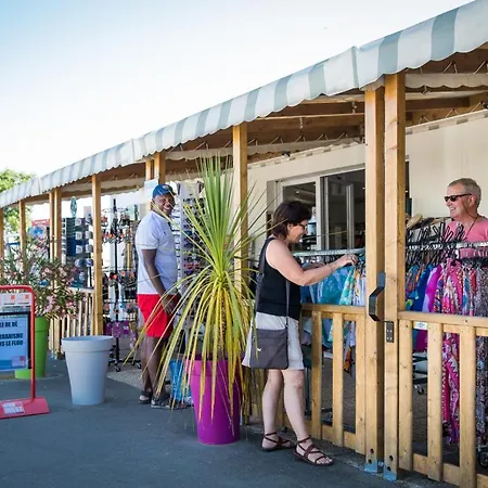 مكان تخييم Les Peupliers 4*