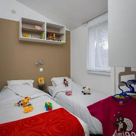 مكان تخييم Les Peupliers مدينة لا فلوت