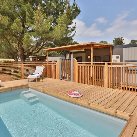 مكان تخييم Les Peupliers مدينة لا فلوت