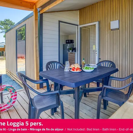 Les Peupliers مكان تخييم