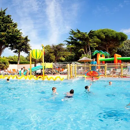 Campsite Les Peupliers La Flotte