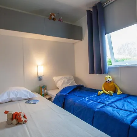 Les Peupliers مكان تخييم