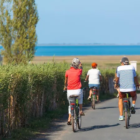 Campsite Les Peupliers La Flotte