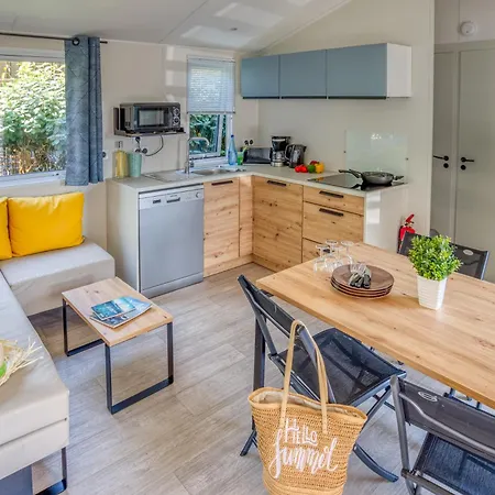 مكان تخييم Les Peupliers مدينة لا فلوت