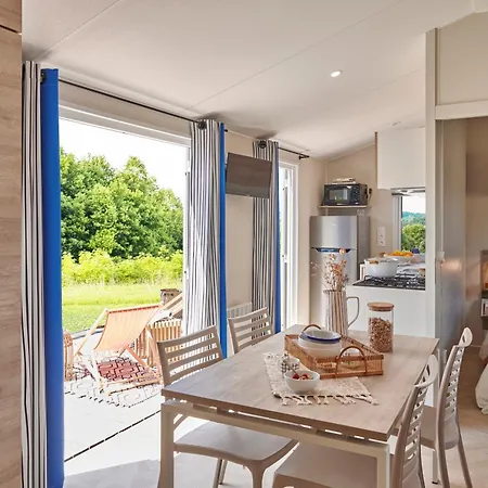 Les Peupliers 4* مدينة لا فلوت