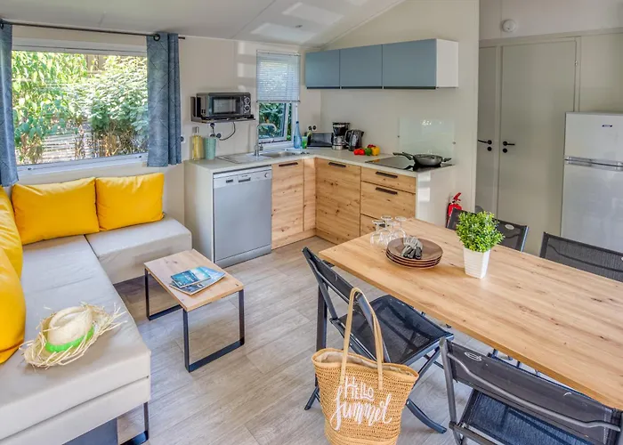 Campsite Les Peupliers La Flotte