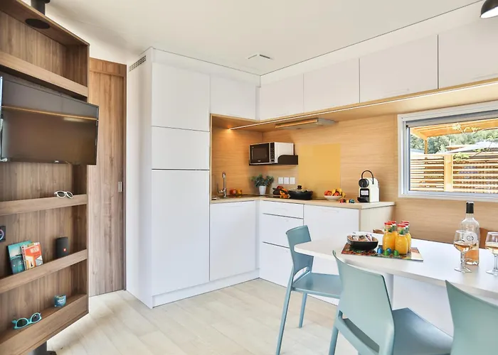 Les Peupliers Campsite 4*